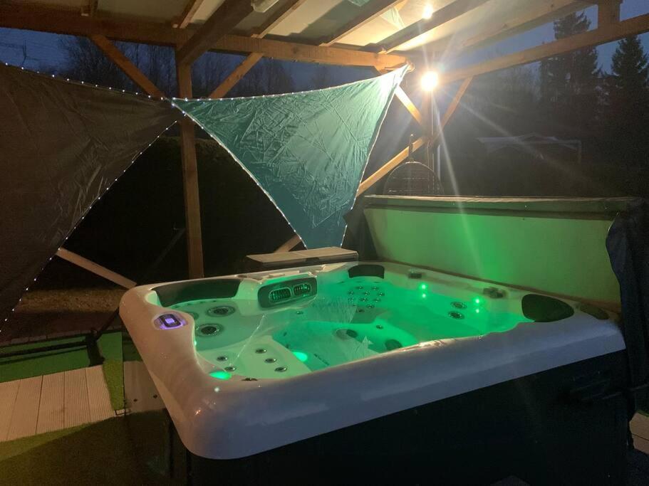 Chalet 2 Personnes Avec Jacuzzi Et Piscine Saisonniere Partagee Corcieux Dış mekan fotoğraf