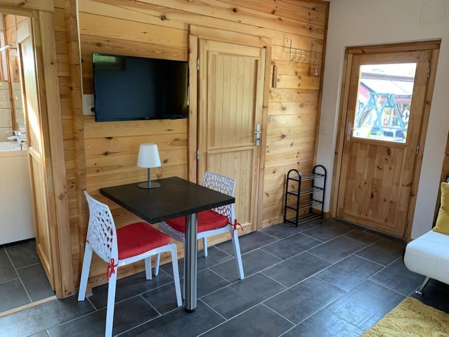 Chalet 2 Personnes Avec Jacuzzi Et Piscine Saisonniere Partagee Corcieux Dış mekan fotoğraf