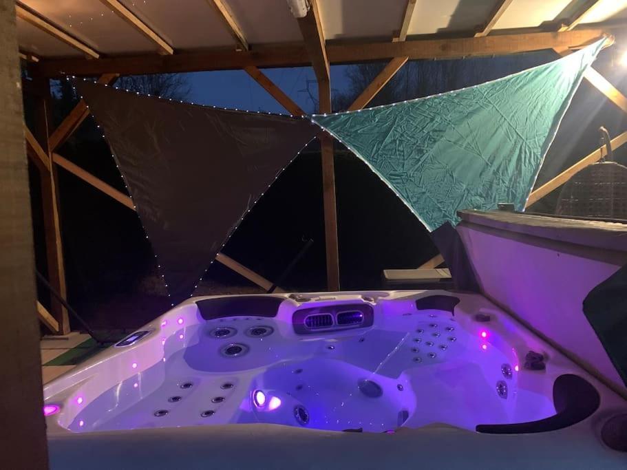 Chalet 2 Personnes Avec Jacuzzi Et Piscine Saisonniere Partagee Corcieux Dış mekan fotoğraf