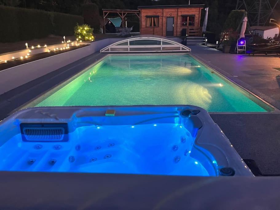 Chalet 2 Personnes Avec Jacuzzi Et Piscine Saisonniere Partagee Corcieux Dış mekan fotoğraf
