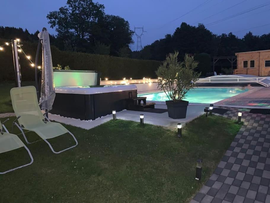 Chalet 2 Personnes Avec Jacuzzi Et Piscine Saisonniere Partagee Corcieux Dış mekan fotoğraf