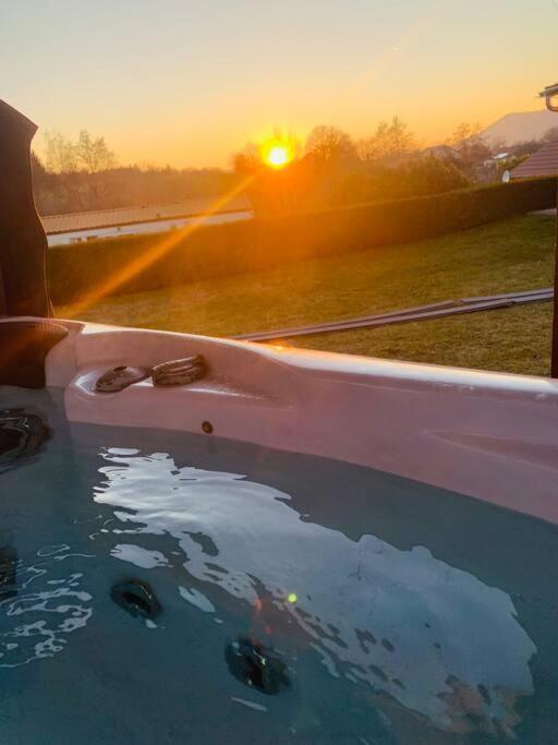 Chalet 2 Personnes Avec Jacuzzi Et Piscine Saisonniere Partagee Corcieux Dış mekan fotoğraf